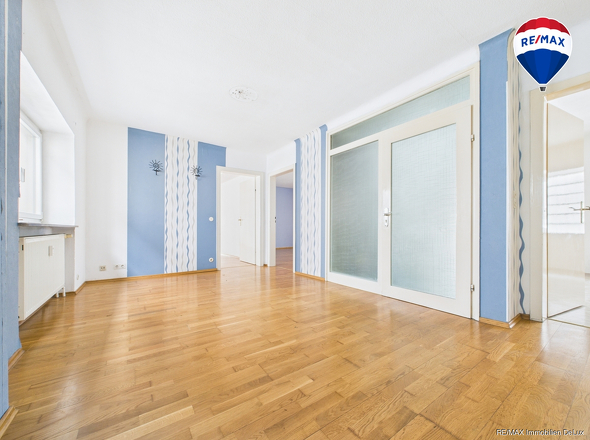 REMAX Immobilien DeLux Wohn-Geschäftshaus Wohnflur Ottweiler Mark Borowicz