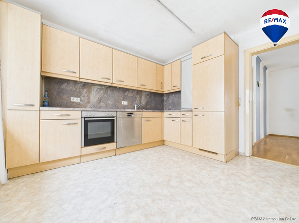 REMAX Immobilien DeLux Wohn-Geschäftshaus Küche Ottweiler Mark Borowicz