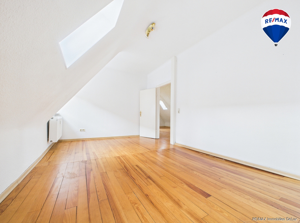 REMAX Immobilien DeLux Wohn-Geschäftshaus Schlafzimmer Ottweiler Mark 