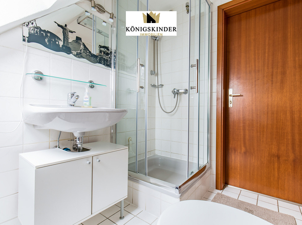 Badezimmer mit Dusche