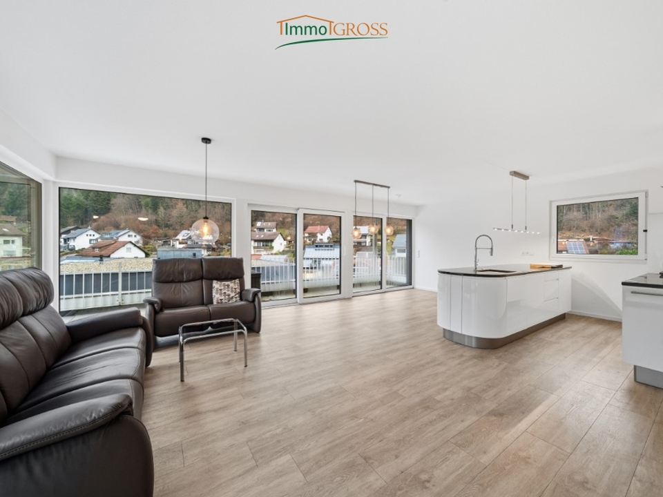 Großzügiger Wohn- und Essbereich