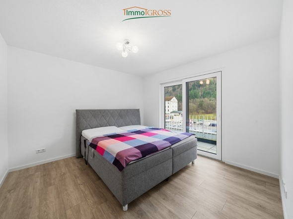 Schlafzimmer mit Zugang zur Dachterrasse