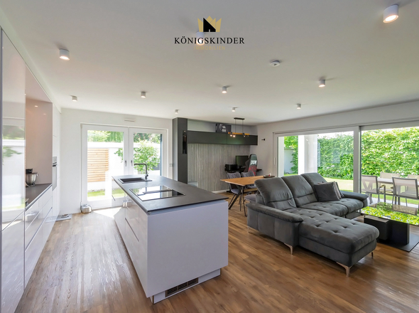 Wohn-Esszimmer/ Offene Küche