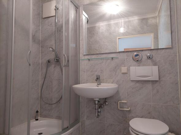 inliegendes Bad mit Dische und WM Anschluss