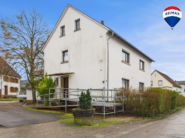 REMAX Immobilien DeLux Einfamilienhau Frontansicht Blieskastel Mark Borowicz