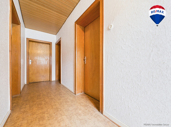 REMAX Immobilien DeLux Einfamilienhaus Diele Blieskastel Mark Borowicz