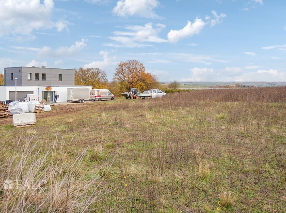 Grundstück seitlich