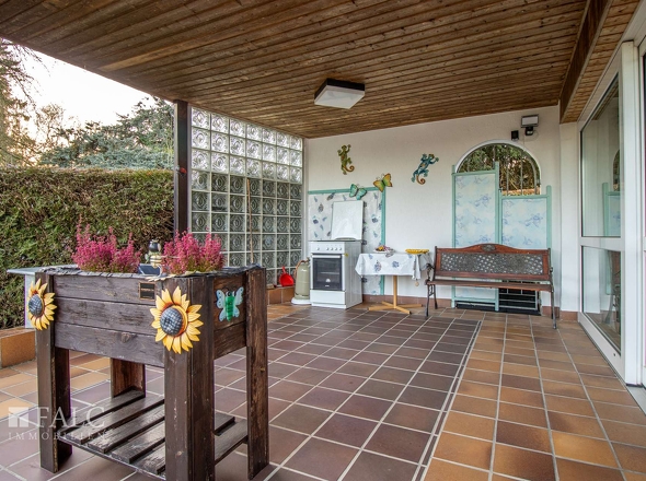 Überdachte Terrasse