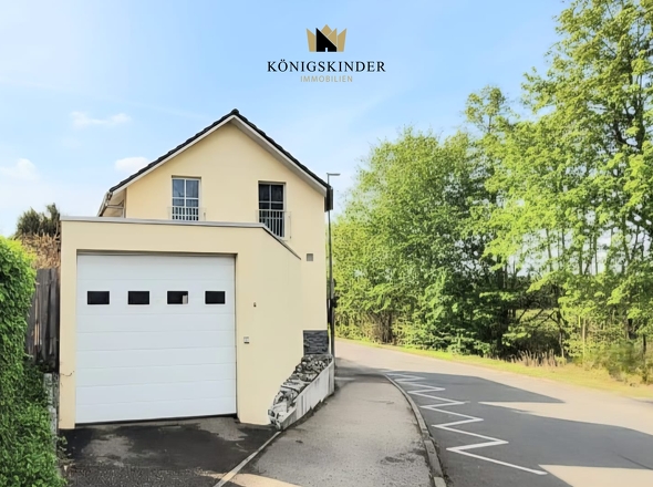 Hausansicht & Garage