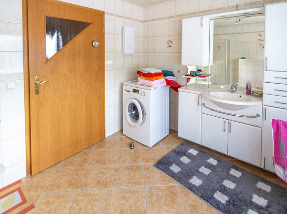 EG Modernes Duschbad Ansicht 2