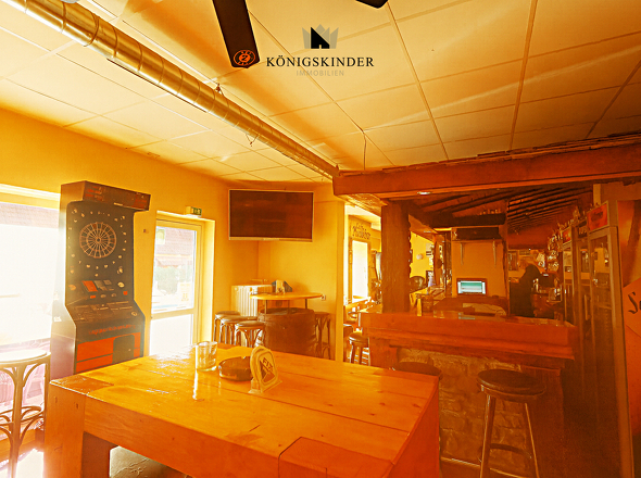 viel Licht durch große Fenster