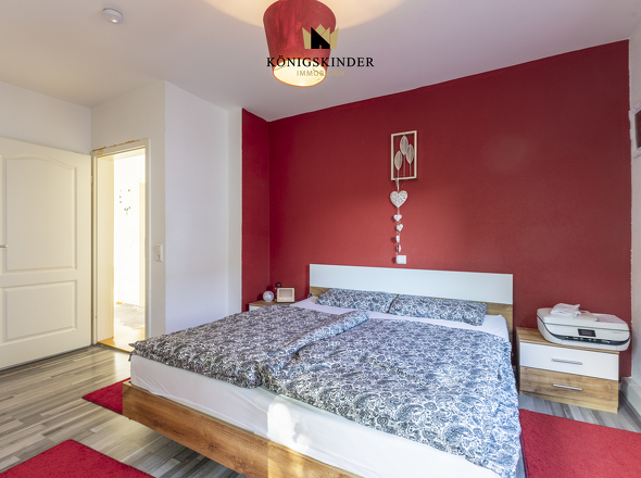 Geräumiges Schlafzimmer