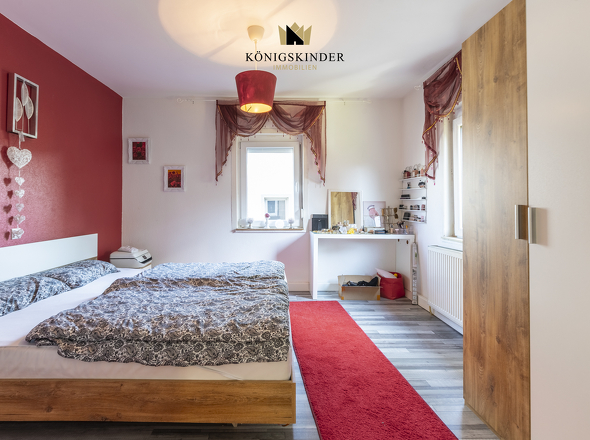 Geräumiges Schlafzimmer