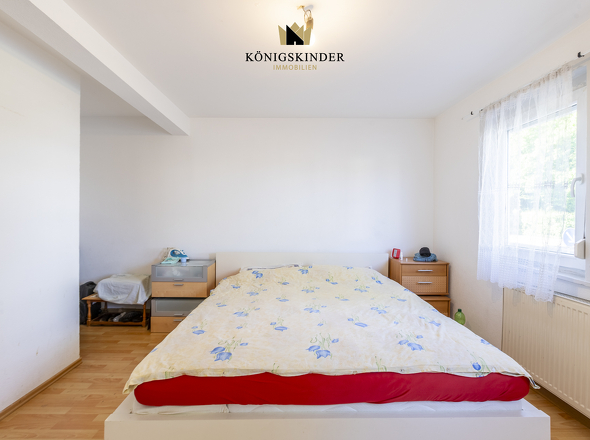 Einliegerwhg: Ruhiges Schlafzimmer mit viel Tageslicht