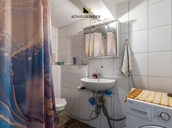 Einliegerwhg: Badezimmer mit Funktionaler Badewanne 