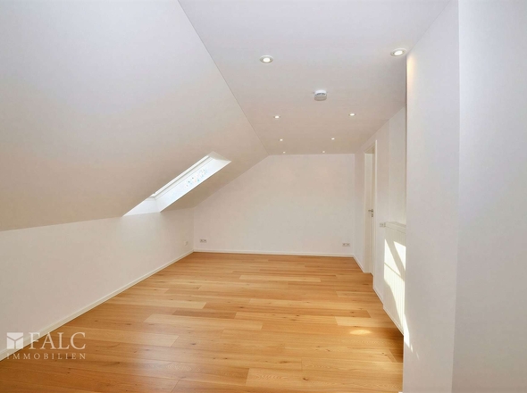 Großes Zimmer DG - (KI bearbeitet)