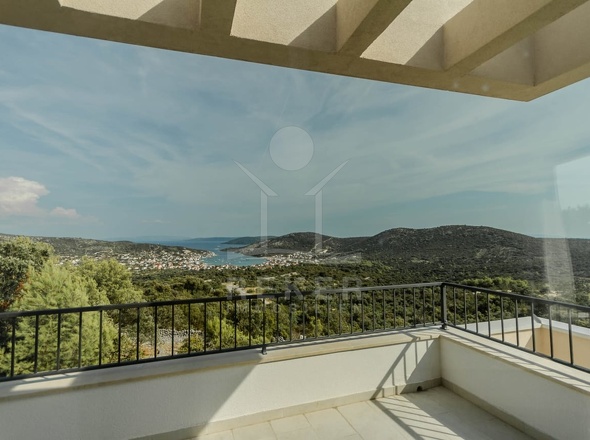 Pure Harmonie im Obergeschoss mit Meerblick