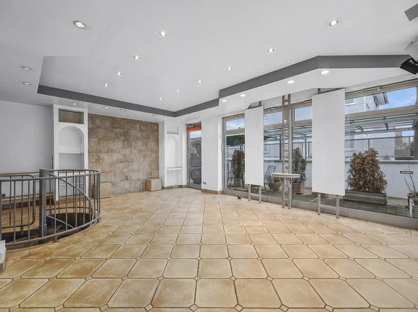 Ladenfläche + Südterrasse