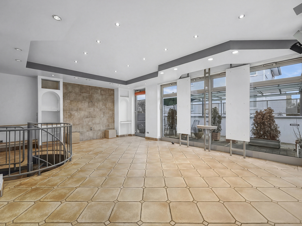 Ladenfläche + Südterrasse