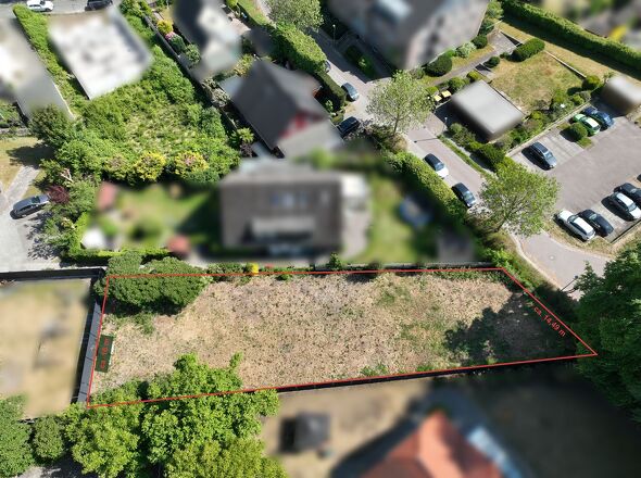 Luftbild; Grundstück rot umrandet