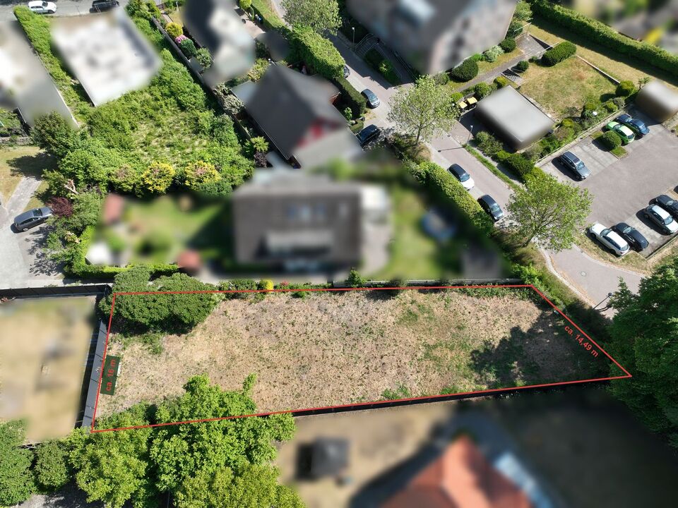 Luftbild; Grundstück rot umrandet