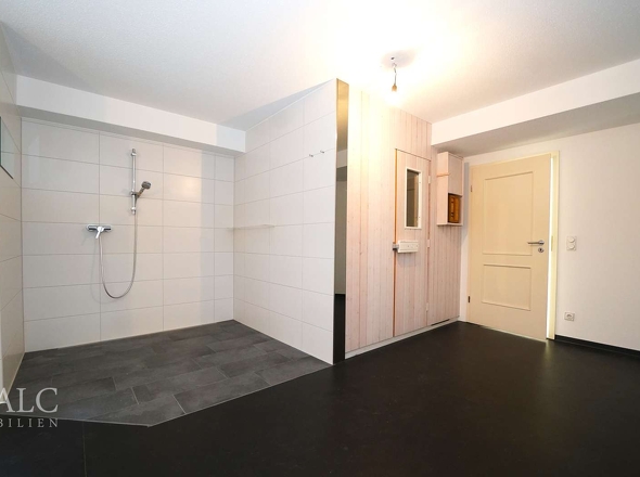 Sauna m/ Duschkabine UG