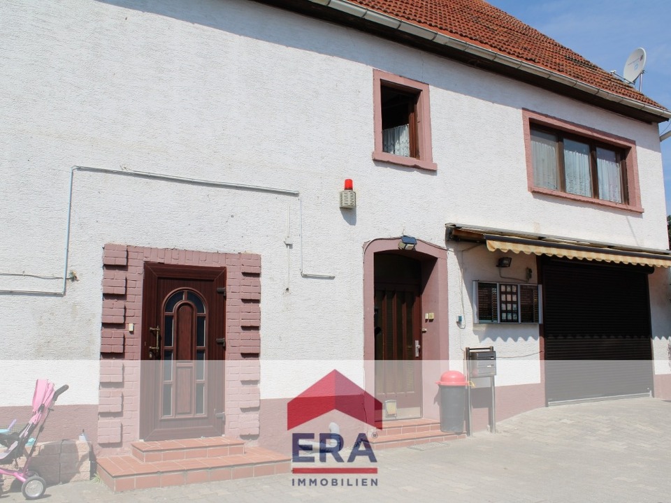 Wohnimmobilie (Eingang beider Wohnungen)