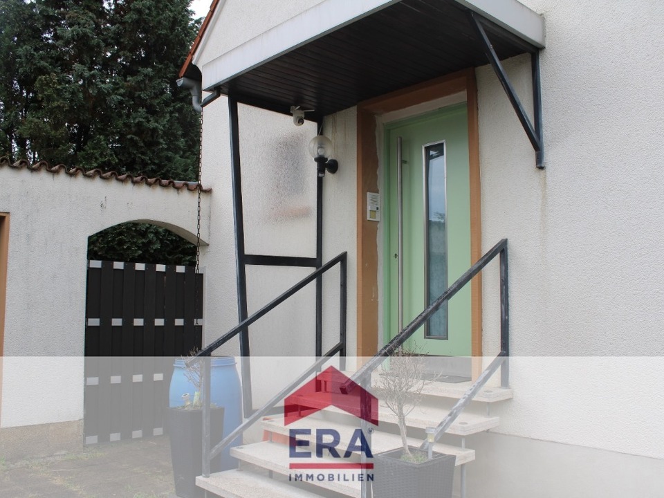 Hauseingang mit Zugang zur Terrasse
