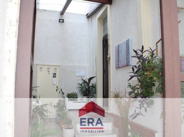 Eingangsbereich zu den Wohnungen im Neben-und Hauptgebäude