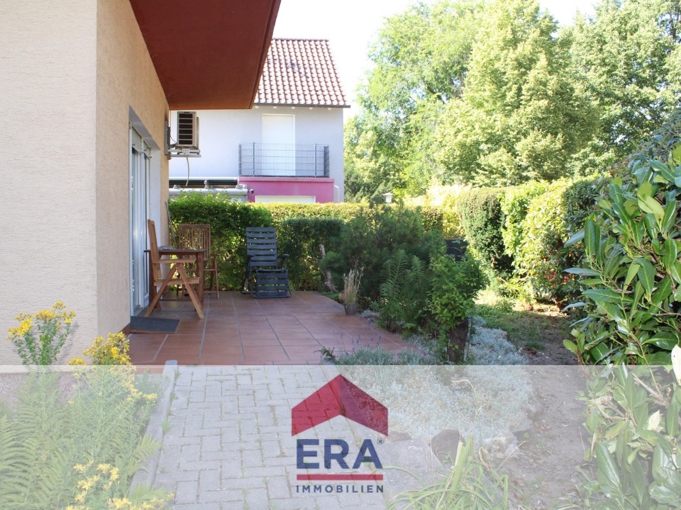 Vorgarten mit Terrasse