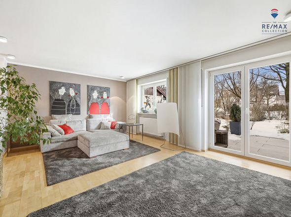 Wohnzimmer mit Zugang zur Terrasse