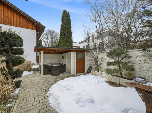 Garten mit Grillplatz und Gerätehaus (N/W)