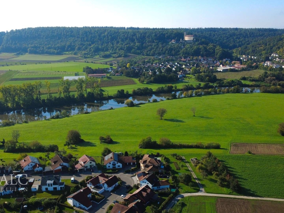 Mit Blick auf die Burg