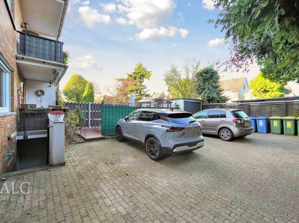 3x Stellplätze - 1x Garage