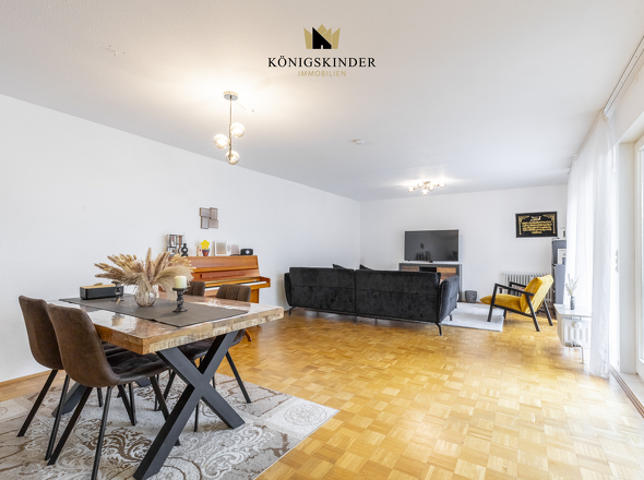 Großzügiger Wohn- und Essbereich mit Zugang zur Terrasse