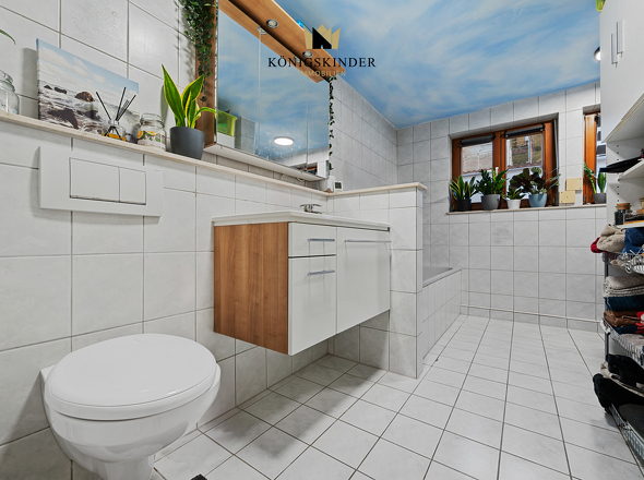 ...und Badezimmer...