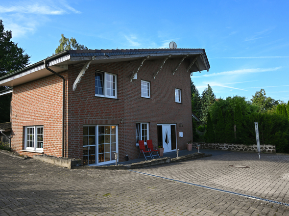 Hof und Eingangsbereich