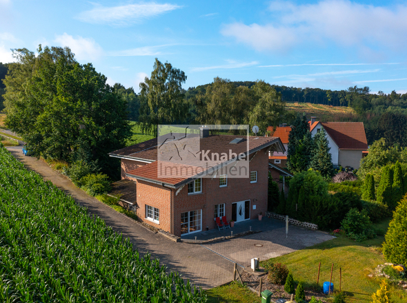 Haushälfte in grüner Umgebung!