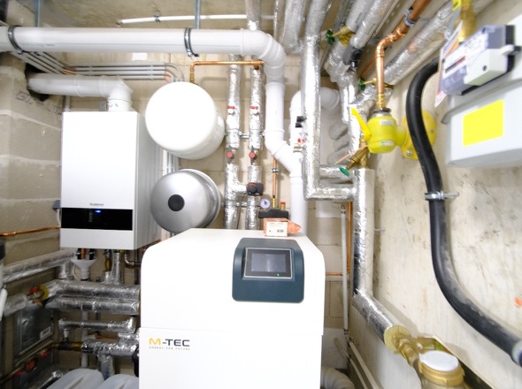 Brennwerttherme mit Warmwasser