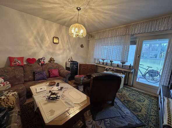 Wohnzimmer mit Zugang zum Wintergarten