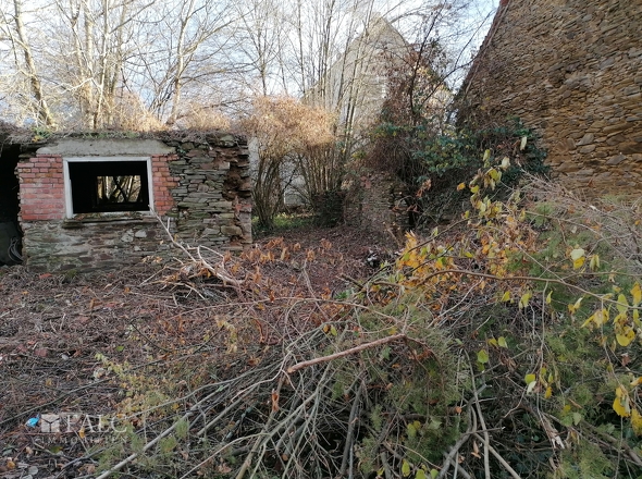  Ruine mit Seitenteil