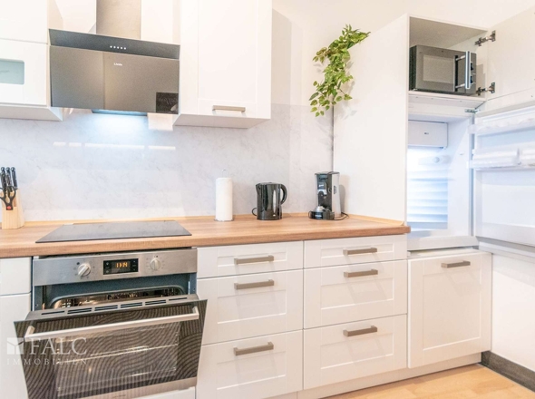 Küche mit Kühlschrank und Microwelle - Kopie