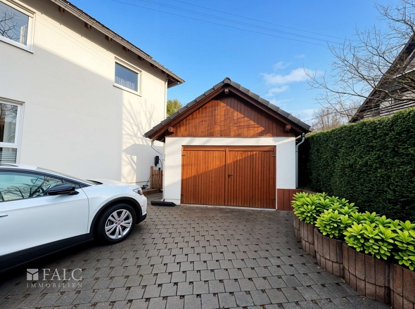 Garage - (KI generiert)