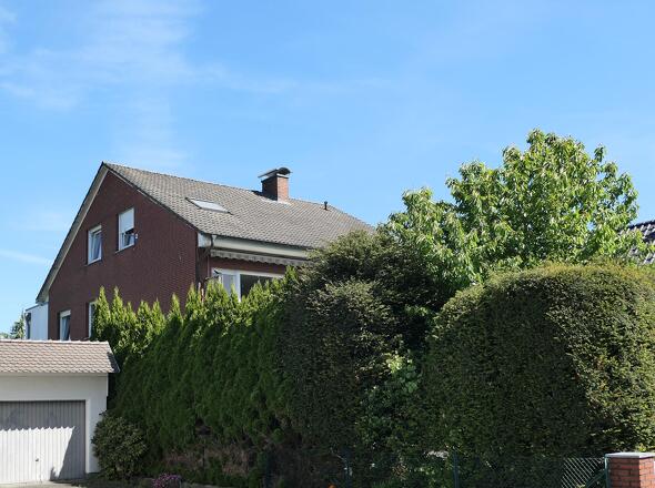 geschützt zur Straße