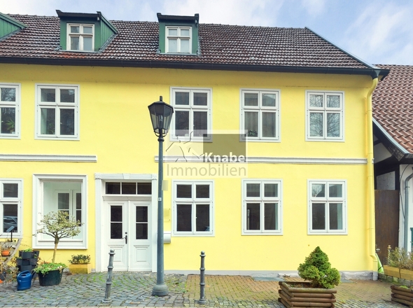 Hauseingang_und_Terrasse_