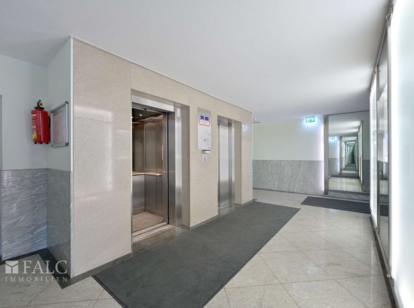 EG Foyer Aufzüge
