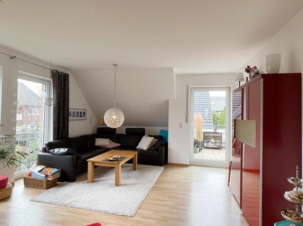 Wohnraum mit Zugang zur Loggia