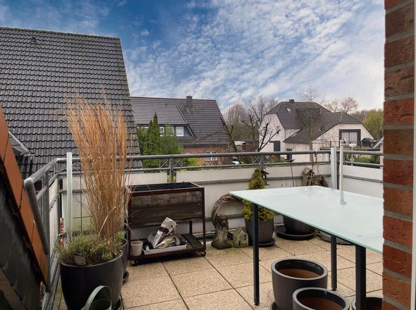 großer Balkon mit Ausblick