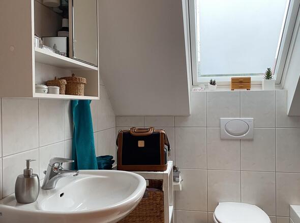 Bad auf der 1. Ebene mit Wanne