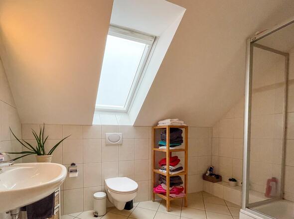 Bad mit Dusche auf der 2. Ebene